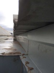 under flashings installed in box gutter (image)