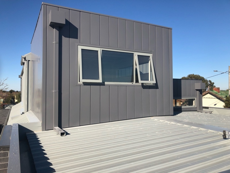 Trayline Cladding and Diversaclad Cladding Installation | Preston | Melbourne | Roofrite