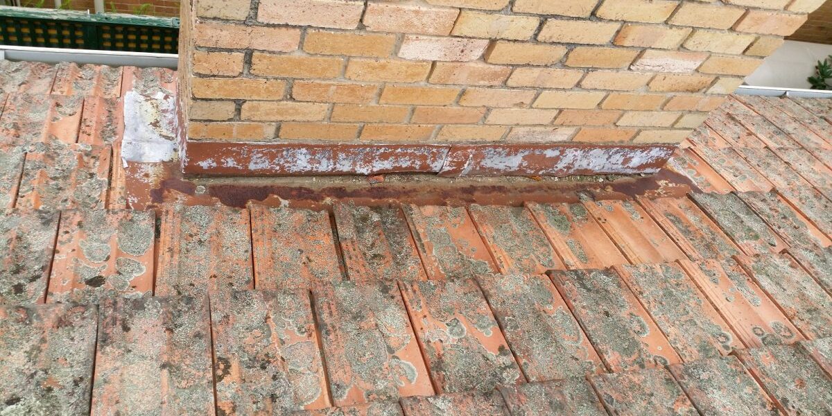 Water Ingress Through Chimney | Rusted Chimney Tray | Melbourne | Chimney Leaks | Roofrite
